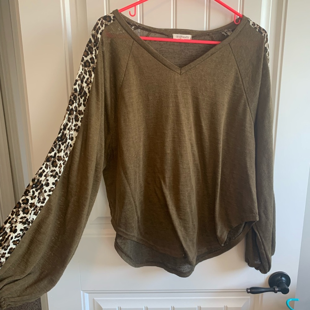 Medium leopard puff sleeve sweater top